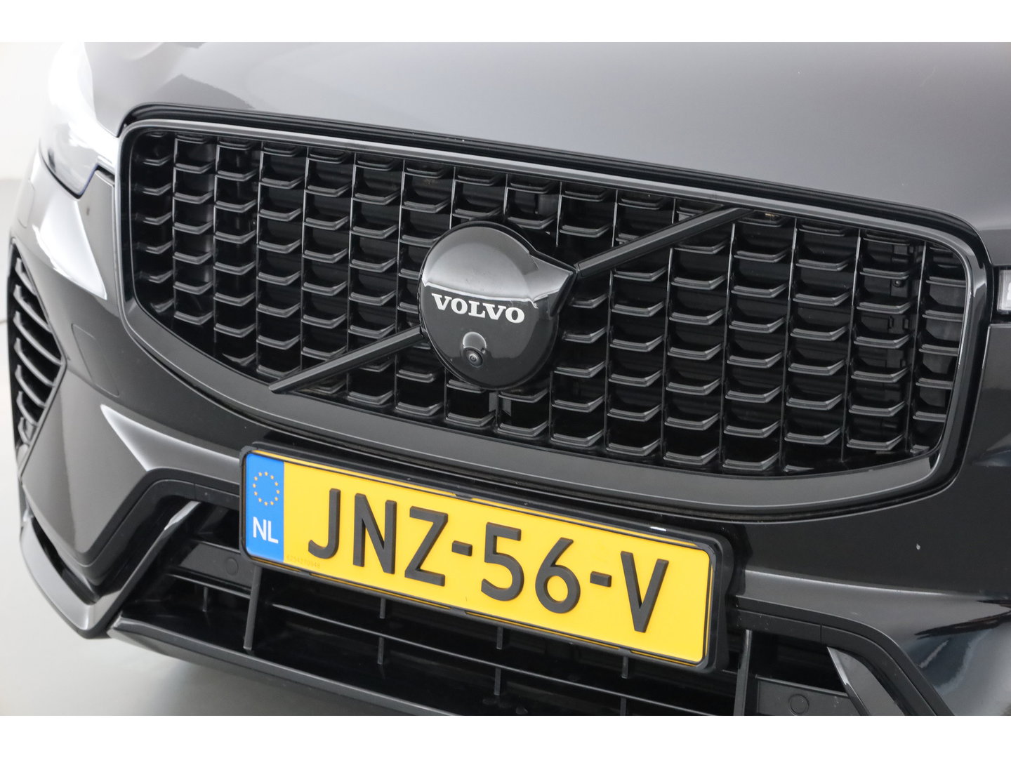 Volvo XC60 2.0 T6 Plug-in hybrid AWD Ultra Black Edition | Luchtvering | Massage | B&W Audio | Trekhaak | 360 camera | Head-up |