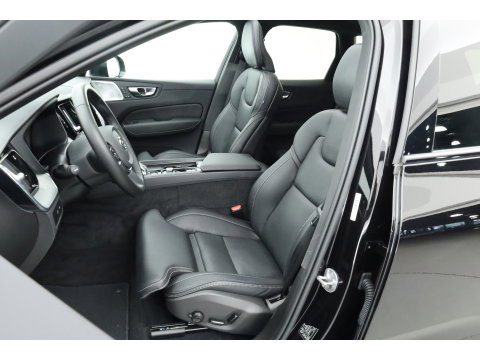 Volvo XC60 2.0 T6 Plug-in hybrid AWD Ultra Black Edition | Luchtvering | Massage | B&W Audio | Trekhaak | 360 camera | Head-up |