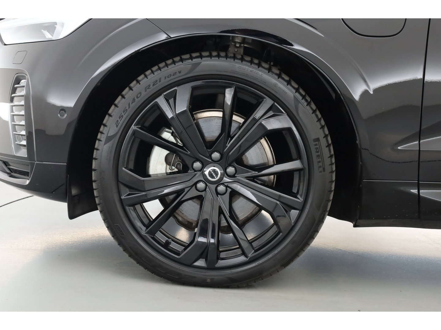 Volvo XC60 2.0 T6 Plug-in hybrid AWD Ultra Black Edition | Luchtvering | Massage | B&W Audio | Trekhaak | 360 camera | Head-up |
