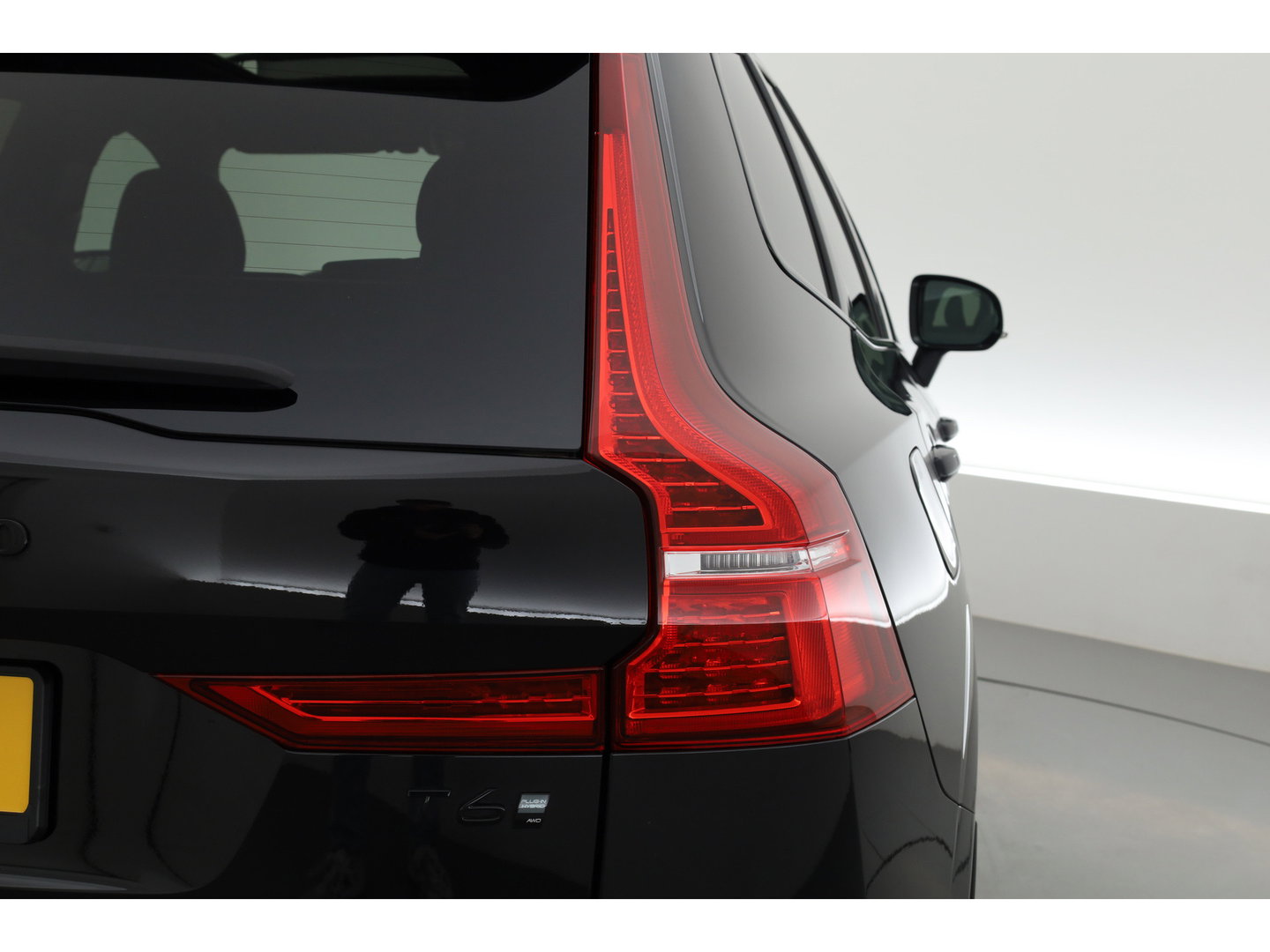 Volvo XC60 2.0 T6 Plug-in hybrid AWD Ultra Black Edition | Luchtvering | Massage | B&W Audio | Trekhaak | 360 camera | Head-up |