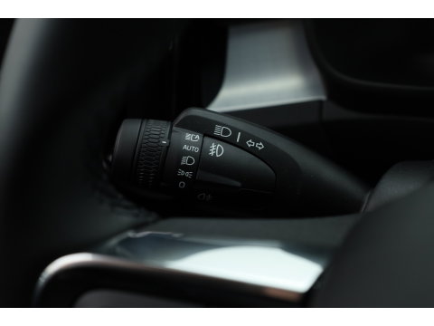 Volvo XC40 2.0 B3 Ultra Black Edition | MY26 | Pano-dak | H&K audio | ACC | 360 Cam | Mem stoelen |