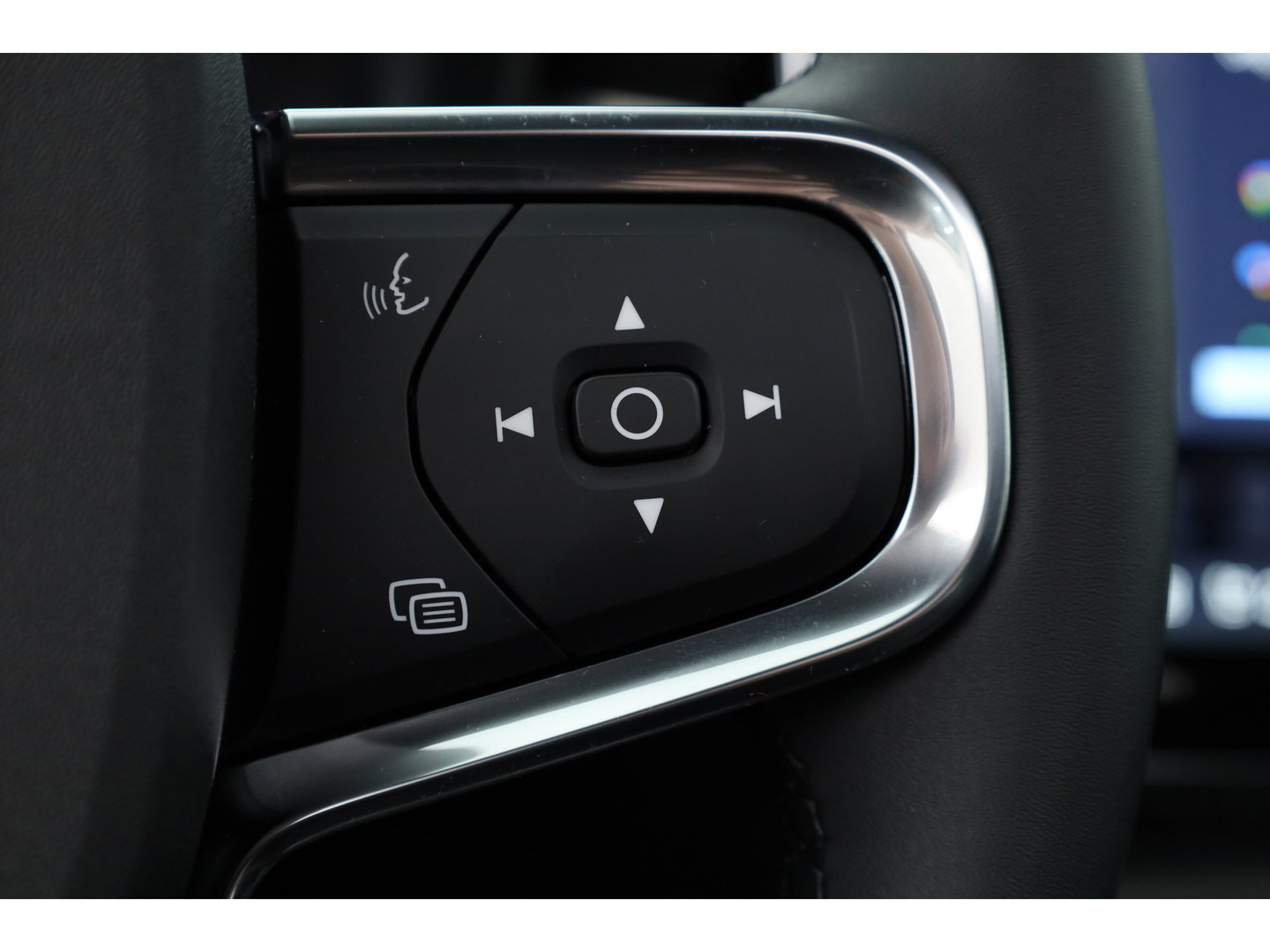 Volvo XC40 2.0 B3 Ultra Black Edition | MY26 | Pano-dak | H&K audio | ACC | 360 Cam | Mem stoelen |