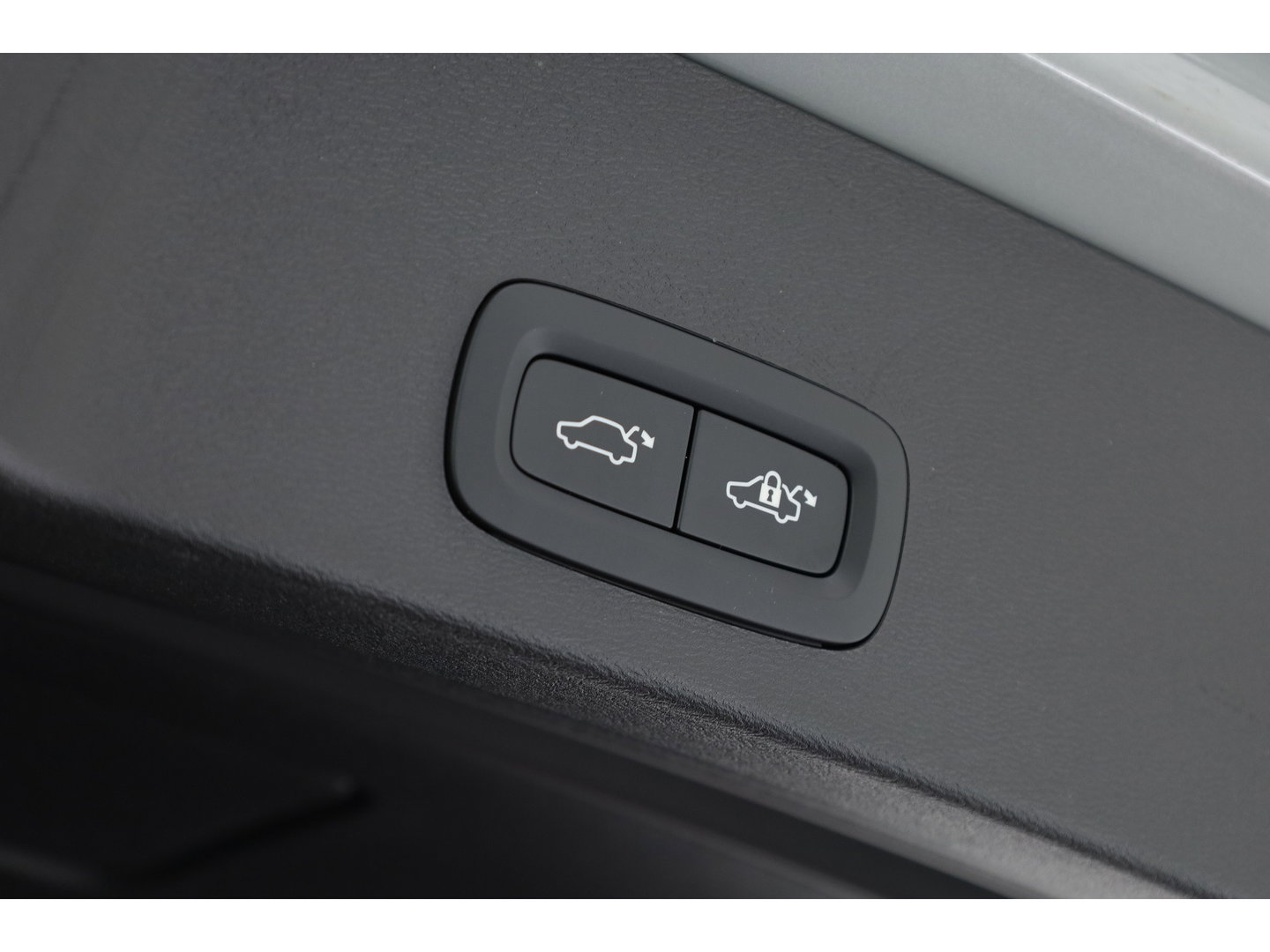 Volvo XC40 2.0 B3 Ultra Black Edition | MY26 | Pano-dak | H&K audio | ACC | 360 Cam | Mem stoelen |