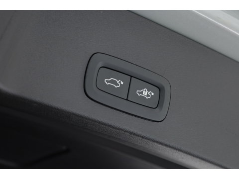 Volvo XC40 2.0 B3 Ultra Black Edition | MY26 | Pano-dak | H&K audio | ACC | 360 Cam | Mem stoelen |