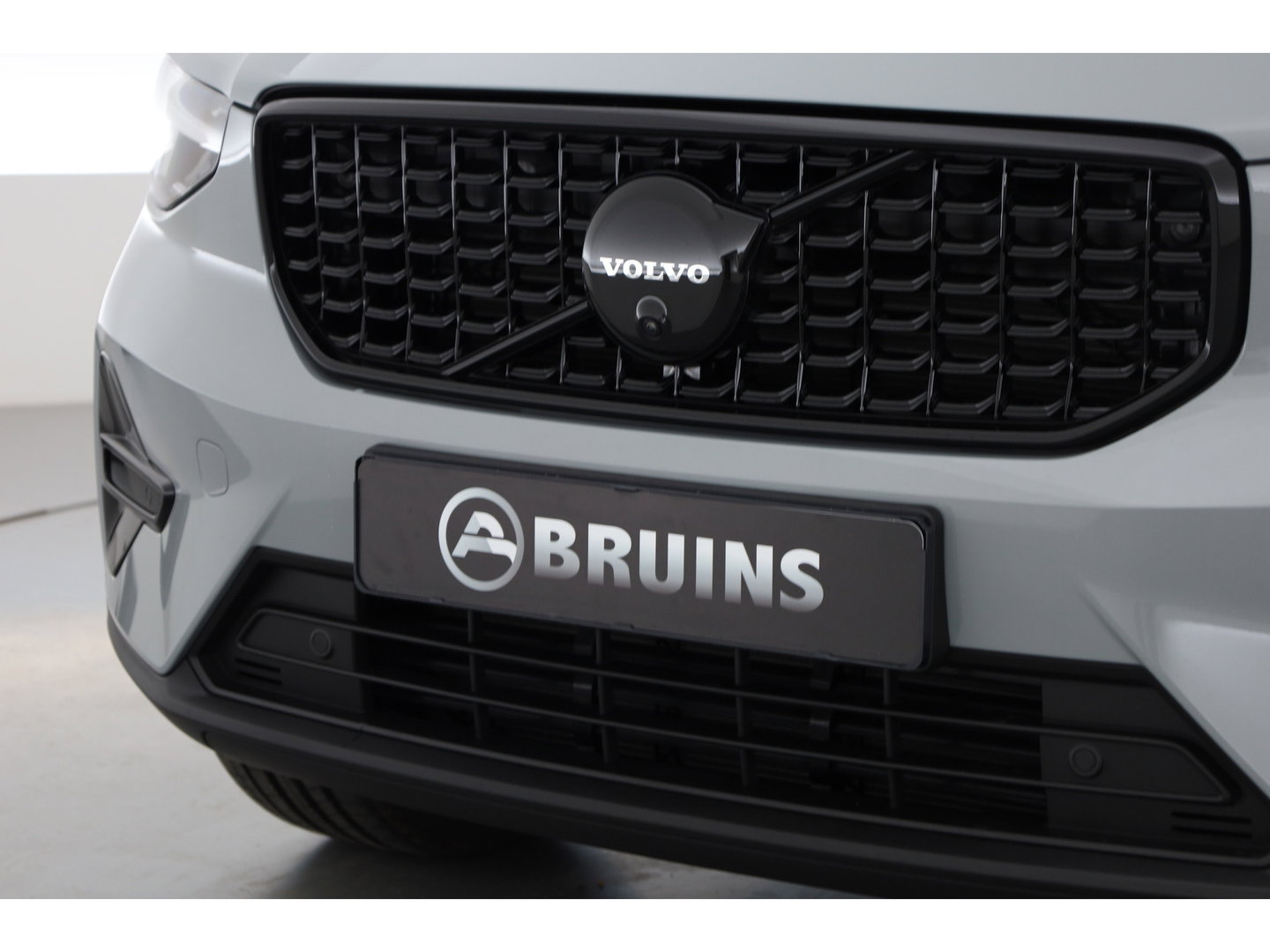 Volvo XC40 2.0 B3 Ultra Black Edition | MY26 | Pano-dak | H&K audio | ACC | 360 Cam | Mem stoelen |