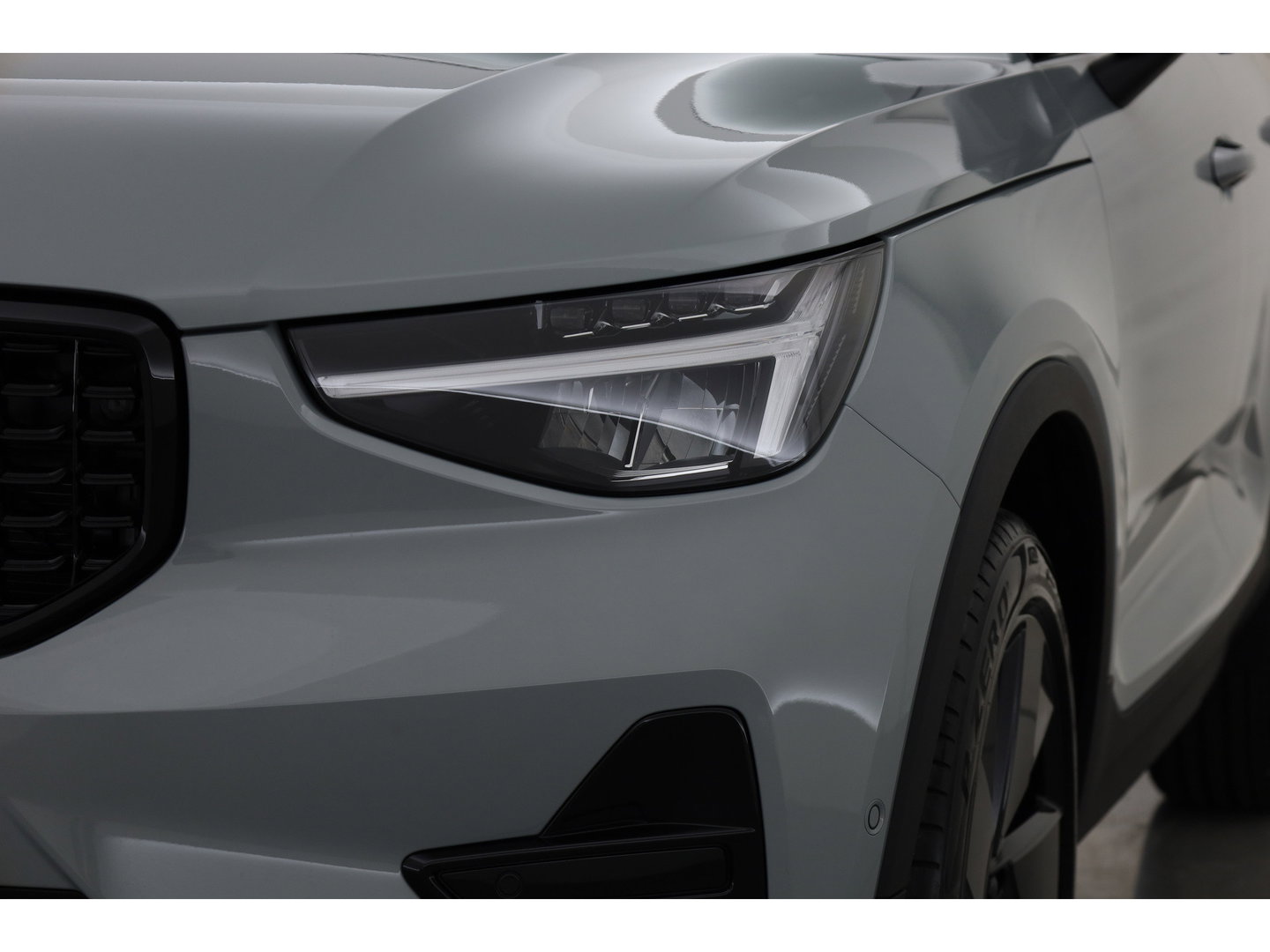 Volvo XC40 2.0 B3 Ultra Black Edition | MY26 | Pano-dak | H&K audio | ACC | 360 Cam | Mem stoelen |