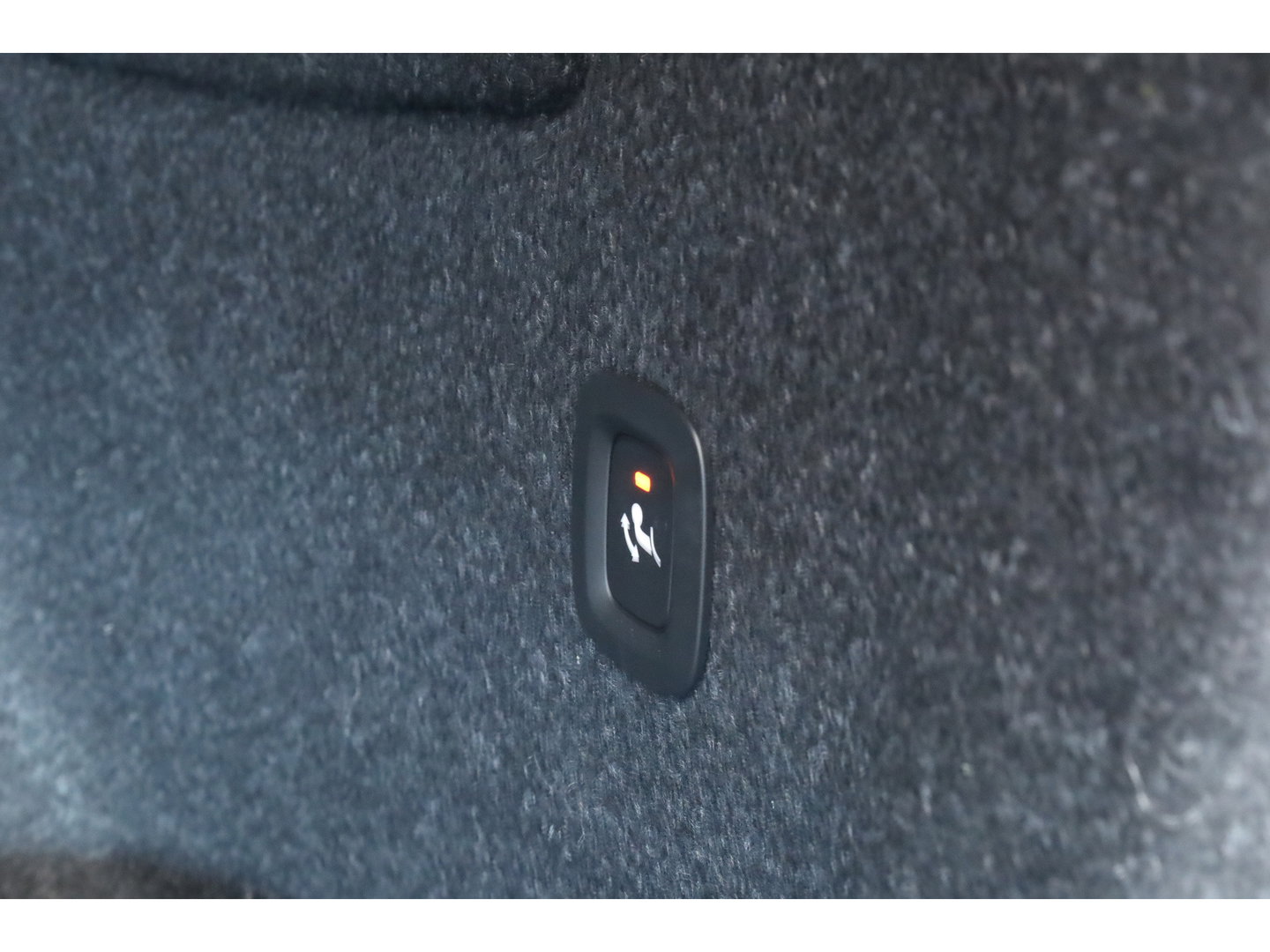 Volvo XC40 1.5 T5 Plug-in hybrid Plus Dark | Pano-dak | Trekhaak | ACC | H&K Audio |  Stoel + stuurverw. | Camera |  Elek. stoelen |