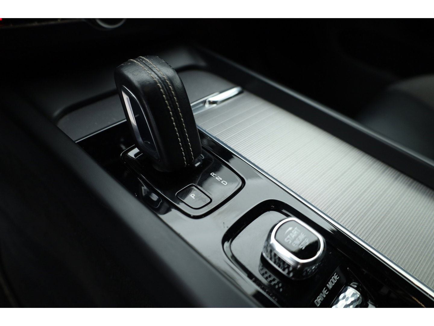 Volvo XC60 2.0 T8 AWD Polestar Engineered | Öhlins | Bowers & Wilkins | 22 inch | Trekhaak | Head-up | Blis | ACC |