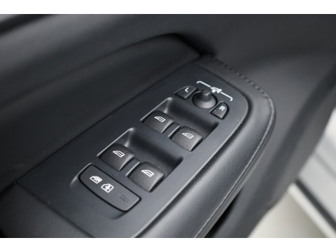 Volvo V60 2.0 T6 Plug-in hybrid AWD Plus Dark | ACC | Blis | H&K Audio | Stoel 4 & Stuur verwarming | memory | 19" |
