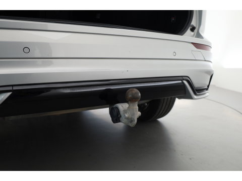Volvo XC60 2.0 T8 Plug-in hybrid AWD Plus Dark | Sportstoelen | Blis | Trekhaak | ACC | H&K Audio | ACC | Pano | stoelverwarming|