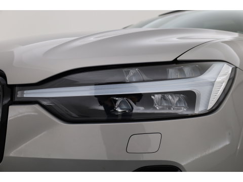 Volvo XC60 2.0 T8 Plug-in hybrid AWD Plus Dark | Sportstoelen | Blis | Trekhaak | ACC | H&K Audio | ACC | Pano | stoelverwarming|
