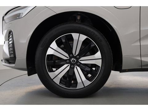 Volvo XC60 2.0 T8 Plug-in hybrid AWD Plus Dark | Sportstoelen | Blis | Trekhaak | ACC | H&K Audio | ACC | Pano | stoelverwarming|