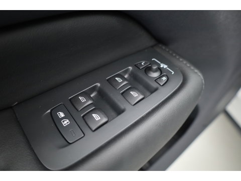 Volvo XC60 2.0 T8 Plug-in hybrid AWD Ultimate Bright SOH 96% | Bowers & Wilkins | Trekhaak | 360 camera | Head-up | Stoel + stuurverwarming |