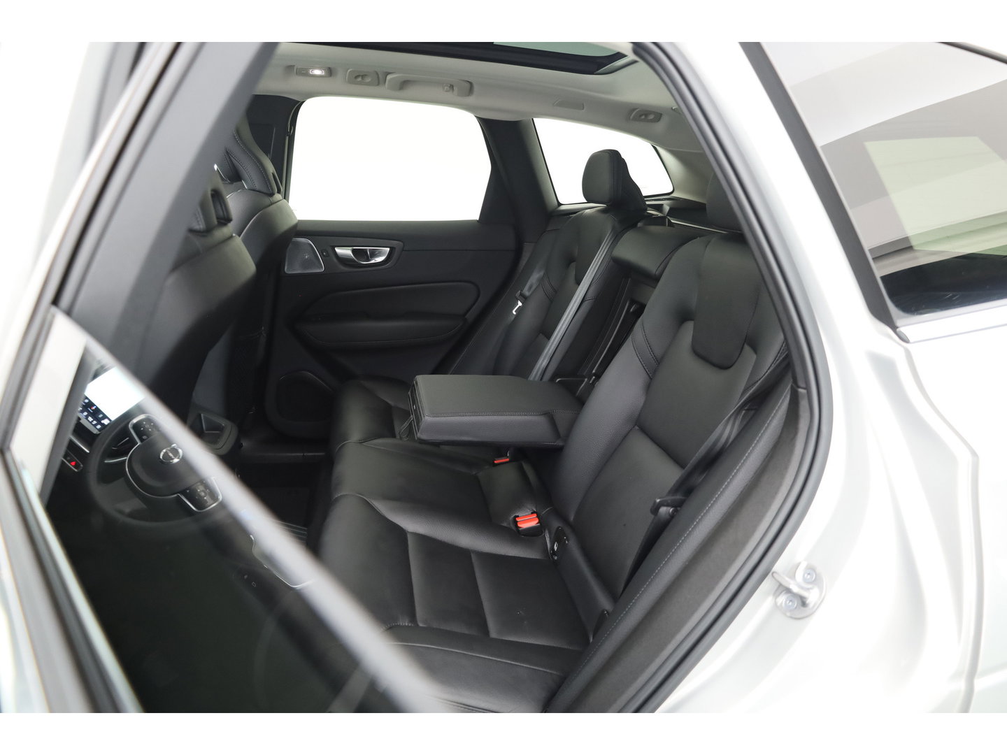 Volvo XC60 2.0 T8 Plug-in hybrid AWD Ultimate Bright SOH 96% | Bowers & Wilkins | Trekhaak | 360 camera | Head-up | Stoel + stuurverwarming |