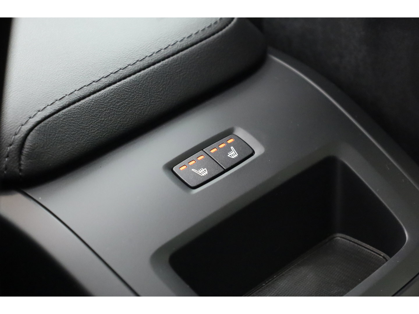 Volvo XC60 2.0 T8 Plug-in hybrid AWD Ultimate Bright SOH 96% | Bowers & Wilkins | Trekhaak | 360 camera | Head-up | Stoel + stuurverwarming |