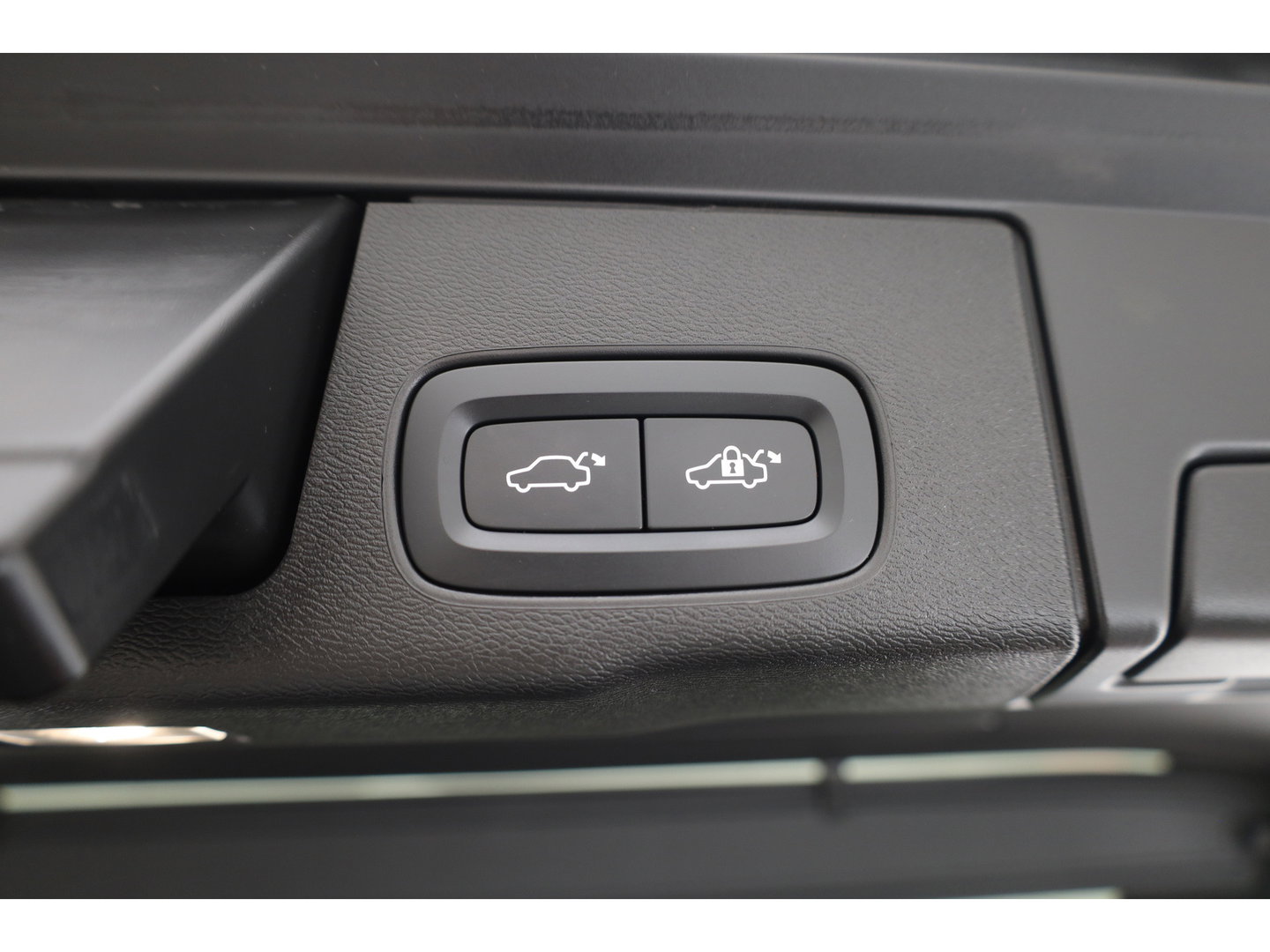 Volvo XC60 2.0 T8 Plug-in hybrid AWD Ultimate Bright SOH 96% | Bowers & Wilkins | Trekhaak | 360 camera | Head-up | Stoel + stuurverwarming |