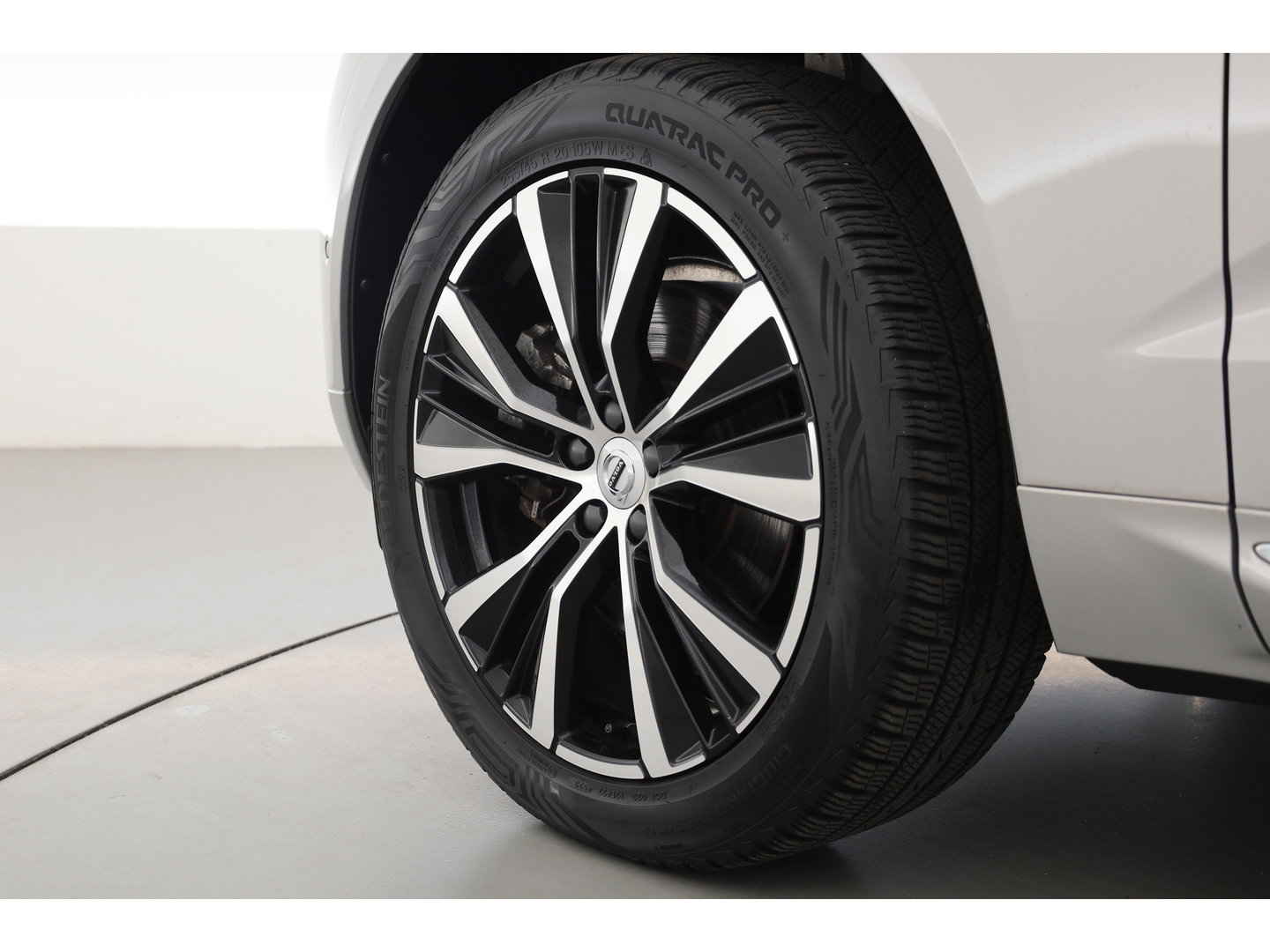 Volvo XC60 2.0 T8 Plug-in hybrid AWD Ultimate Bright SOH 96% | Bowers & Wilkins | Trekhaak | 360 camera | Head-up | Stoel + stuurverwarming |