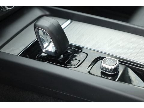 Volvo XC60 2.0 T8 Plug-in hybrid AWD Ultimate Bright SOH 96% | Bowers & Wilkins | Trekhaak | 360 camera | Head-up | Stoel + stuurverwarming |