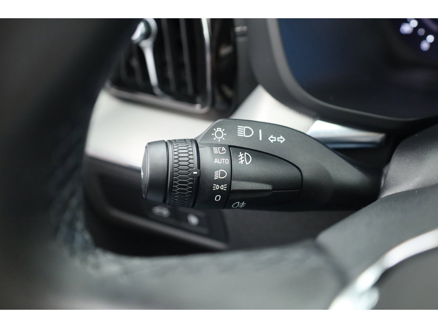 Volvo XC60 2.0 T8 Plug-in hybrid AWD Ultimate Bright SOH 96% | Bowers & Wilkins | Trekhaak | 360 camera | Head-up | Stoel + stuurverwarming |