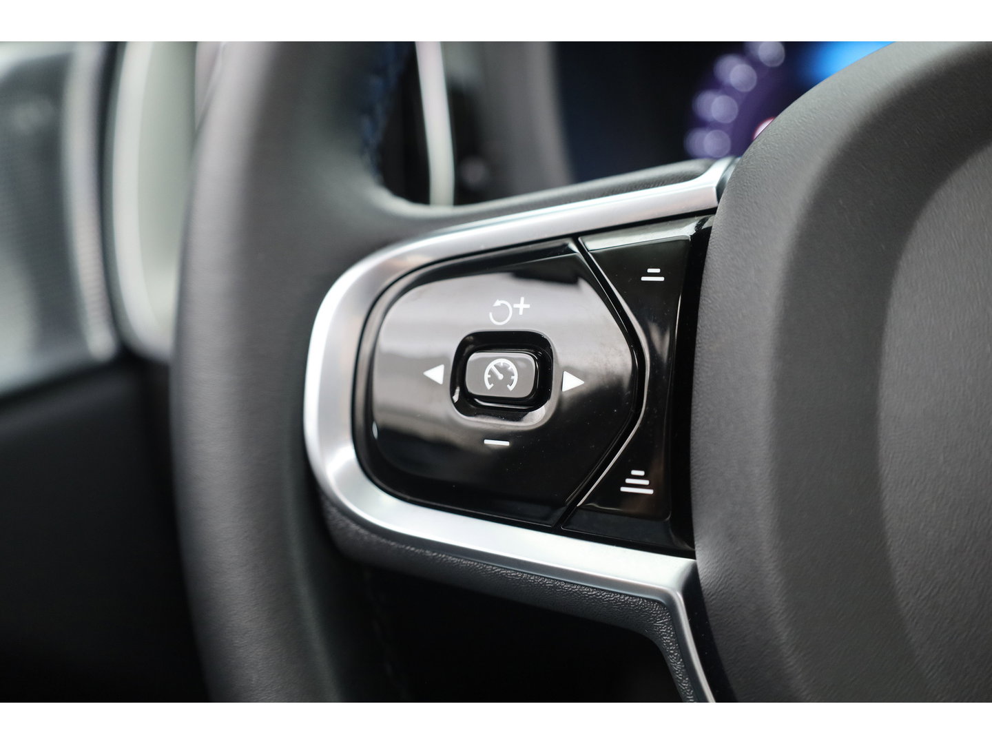 Volvo XC60 2.0 T8 Plug-in hybrid AWD Ultimate Bright SOH 96% | Bowers & Wilkins | Trekhaak | 360 camera | Head-up | Stoel + stuurverwarming |