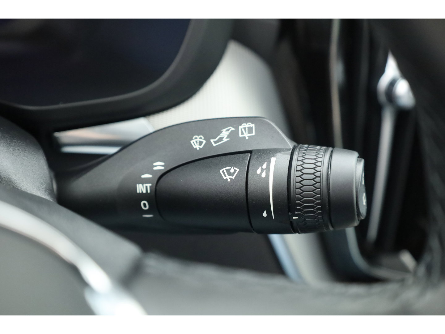 Volvo XC60 2.0 T8 Plug-in hybrid AWD Ultimate Bright SOH 96% | Bowers & Wilkins | Trekhaak | 360 camera | Head-up | Stoel + stuurverwarming |