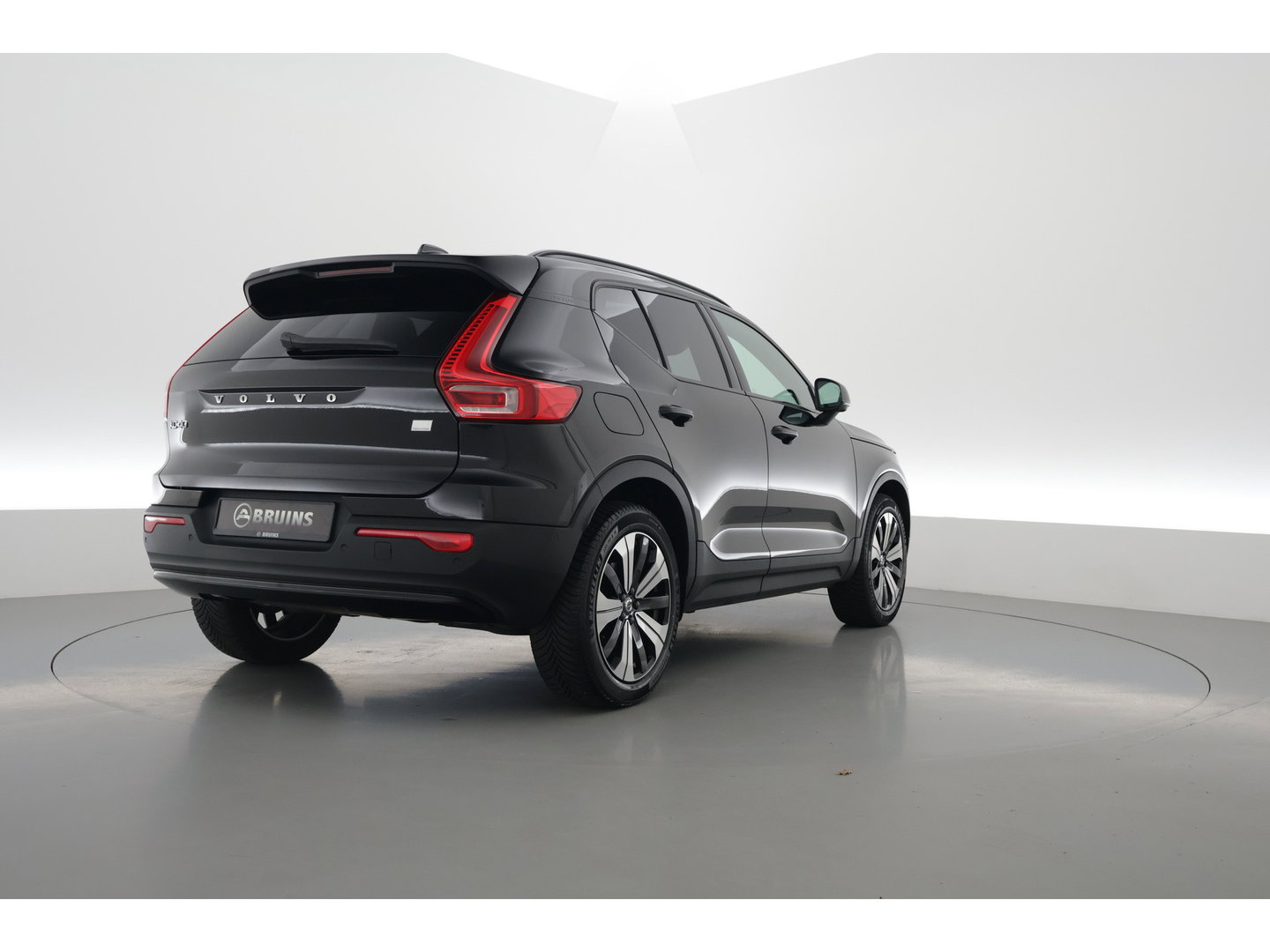 Volvo XC40 1.5 T5 Plug-in hybrid Ultimate Dark | Prijs rijklaar | Trekhaak | Pano-dak | 360 camera | H&K Audio | Adap. cruise | Blis | Elek. Stoelen |