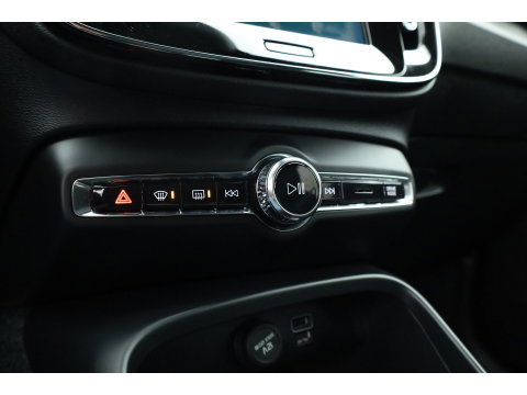 Volvo XC40 1.5 T5 Plug-in hybrid Ultimate Dark | Prijs rijklaar | Trekhaak | Pano-dak | 360 camera | H&K Audio | Adap. cruise | Blis | Elek. Stoelen |