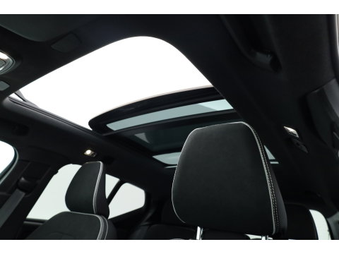 Volvo XC40 1.5 T5 Plug-in hybrid Ultimate Dark | Prijs rijklaar | Trekhaak | Pano-dak | 360 camera | H&K Audio | Adap. cruise | Blis | Elek. Stoelen |