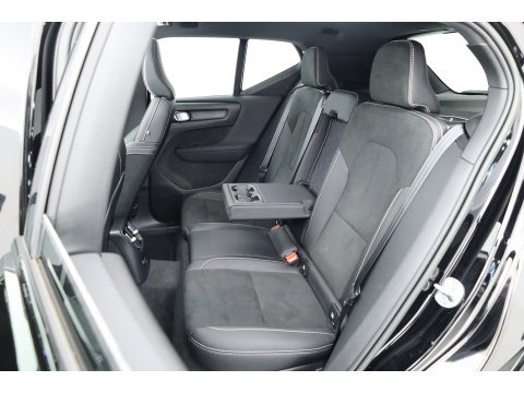 Volvo XC40 1.5 T5 Plug-in hybrid Ultimate Dark | Prijs rijklaar | Trekhaak | Pano-dak | 360 camera | H&K Audio | Adap. cruise | Blis | Elek. Stoelen |