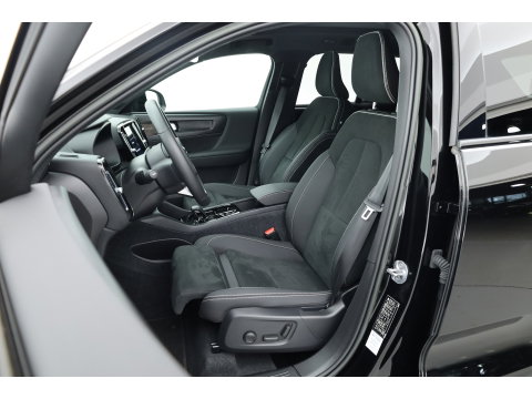 Volvo XC40 1.5 T5 Plug-in hybrid Ultimate Dark | Prijs rijklaar | Trekhaak | Pano-dak | 360 camera | H&K Audio | Adap. cruise | Blis | Elek. Stoelen |