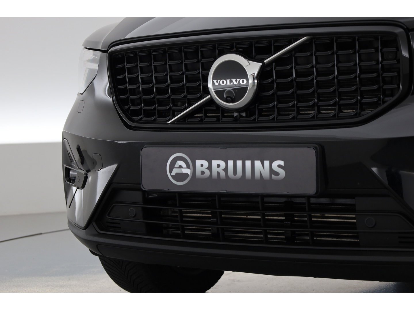 Volvo XC40 1.5 T5 Plug-in hybrid Ultimate Dark | Prijs rijklaar | Trekhaak | Pano-dak | 360 camera | H&K Audio | Adap. cruise | Blis | Elek. Stoelen |