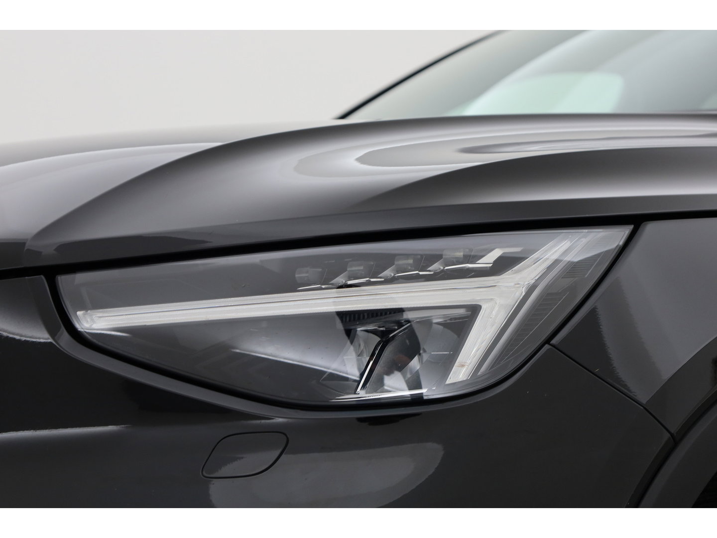 Volvo XC40 1.5 T5 Plug-in hybrid Ultimate Dark | Prijs rijklaar | Trekhaak | Pano-dak | 360 camera | H&K Audio | Adap. cruise | Blis | Elek. Stoelen |