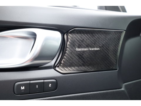 Volvo XC40 1.5 T5 Plug-in hybrid Ultimate Dark | Prijs rijklaar | Trekhaak | Pano-dak | 360 camera | H&K Audio | Adap. cruise | Blis | Elek. Stoelen |