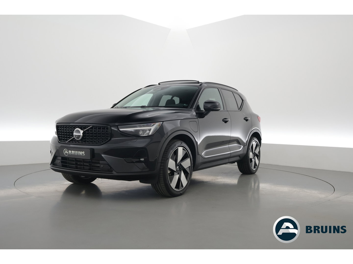 Volvo XC40 1.5 T4 Plug-in hybrid Ultimate Dark | Prijs rijklaar |Pano-dak | Trekhaak | Leder | 360 camera | Voorruitverw. | Adap. Cruise | Blis | H&K audio |
