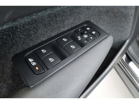 Volvo XC40 1.5 T4 Plug-in hybrid Plus Bright | Prijs rijklaar | Facelift | trekhaak | H&K Audio | carplay | stoel & stuur verwarming | Memory |