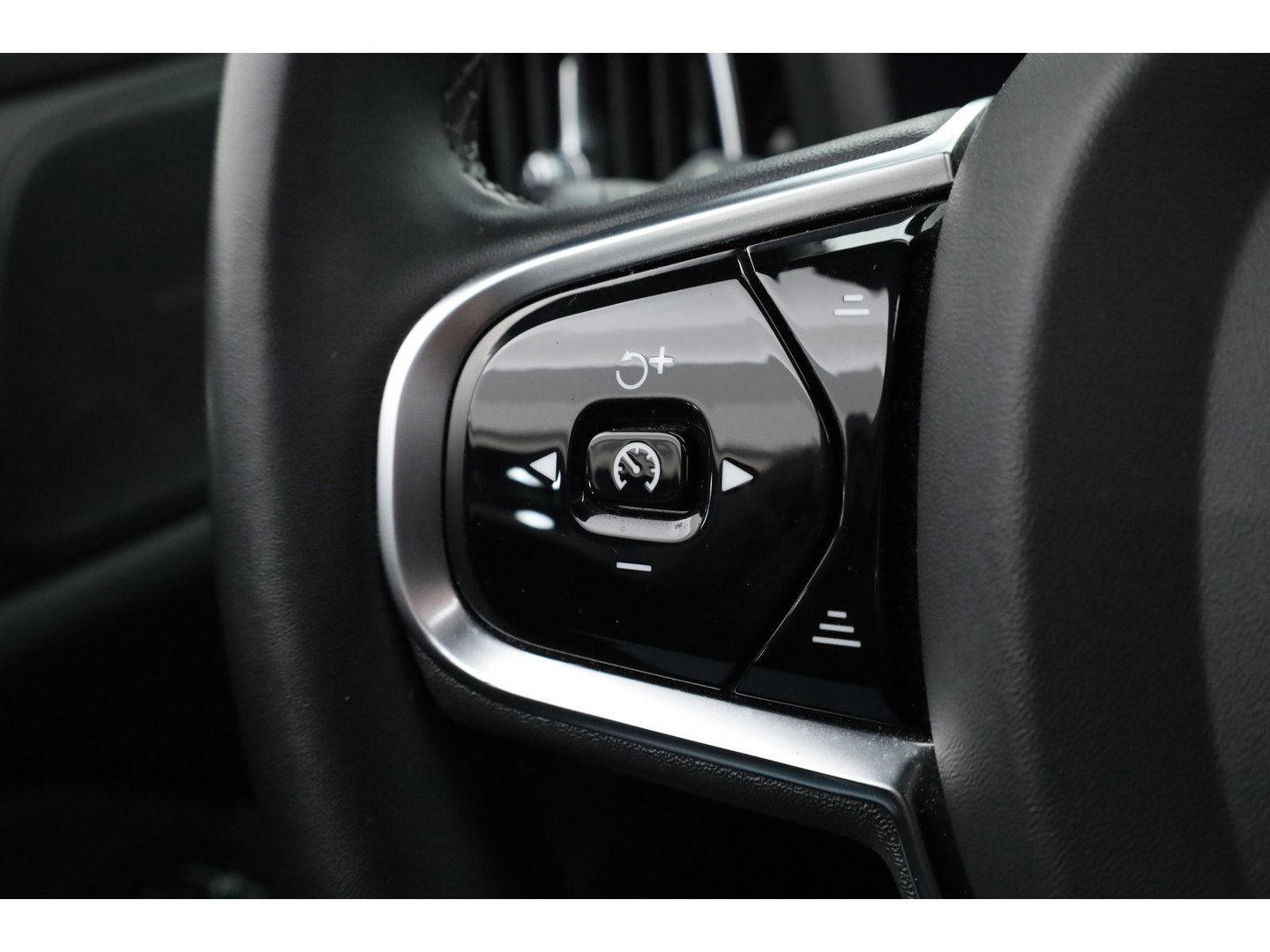 Volvo V60 2.0 T6 Plug-in hybrid AWD Plus Bright | Long Range | Pano-dak | Trekhaak | Sport stoelen | H&K Audio | 360 cam | AcC