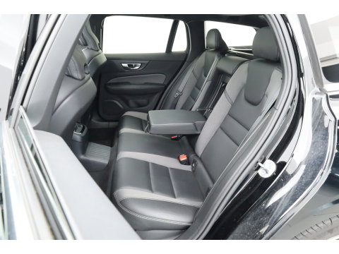 Volvo V60 2.0 T6 Plug-in hybrid AWD Plus Bright | Long Range | Pano-dak | Trekhaak | Sport stoelen | H&K Audio | 360 cam | AcC