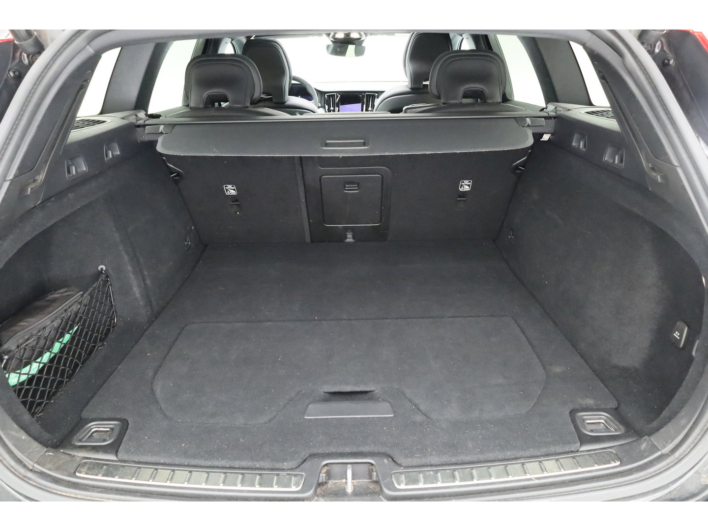 Volvo V60 2.0 T6 Plug-in hybrid AWD Plus Bright | Long Range | Pano-dak | Trekhaak | Sport stoelen | H&K Audio | 360 cam | AcC