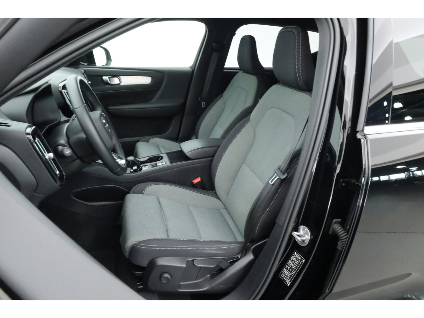 Volvo XC40 1.5 T4 Plug-in hybrid Core Bright | Facelift | Achteruitrijcamera | Stoel & Stuur Verwarming | Carplay |