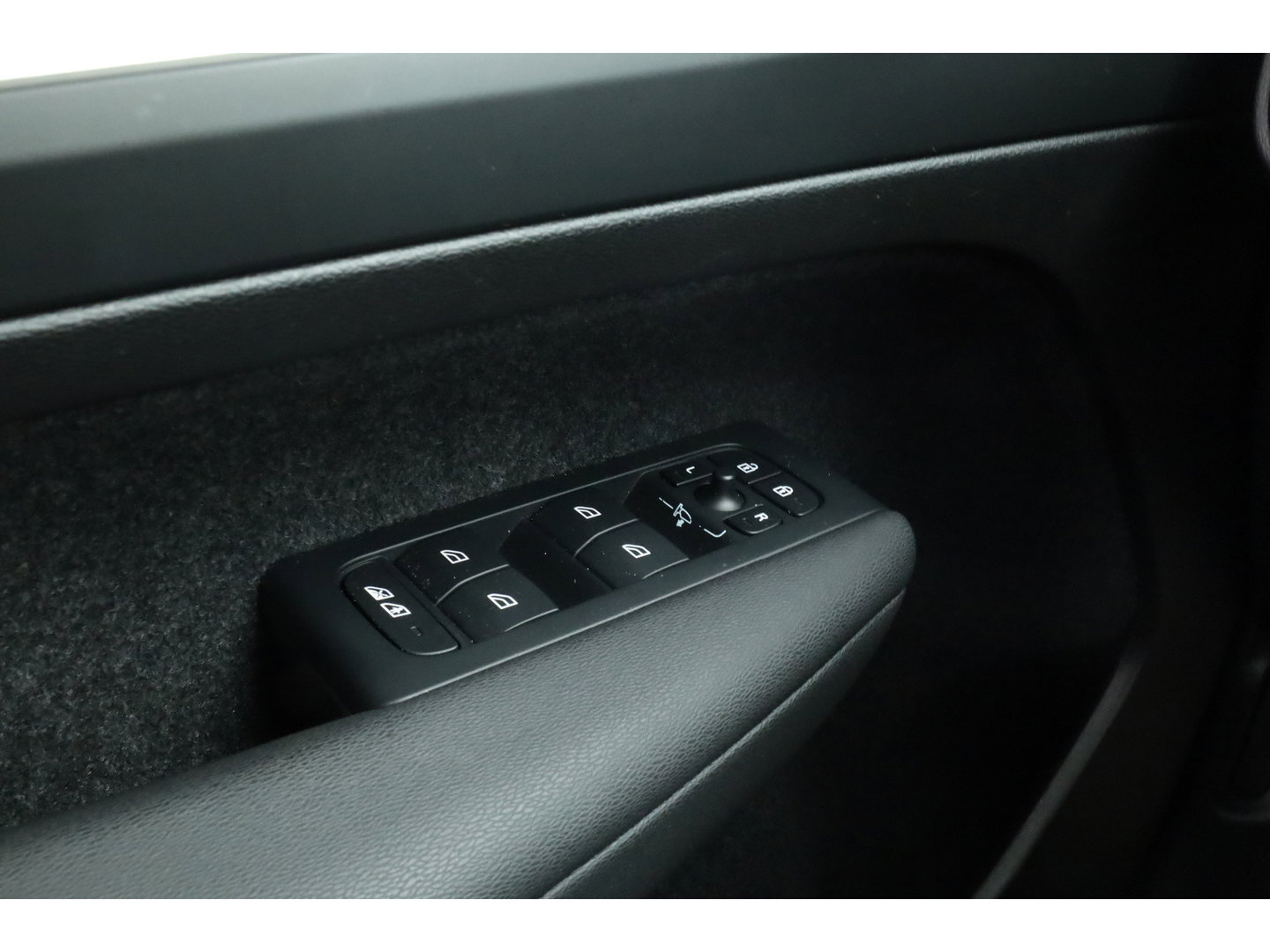 Volvo XC40 1.5 T4 Plug-in hybrid Core Bright | Facelift | Achteruitrijcamera | Stoel & Stuur Verwarming | Carplay |