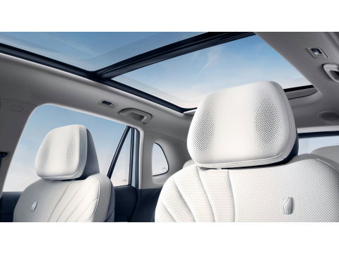 GEELY E5 Max+ 68 kWh | 19'' | Flyme Premium (16 speakers) | Massage+Ventilatie | Pano | Elek. Klep | Stuur-Stoelverw. | 450 WLTP