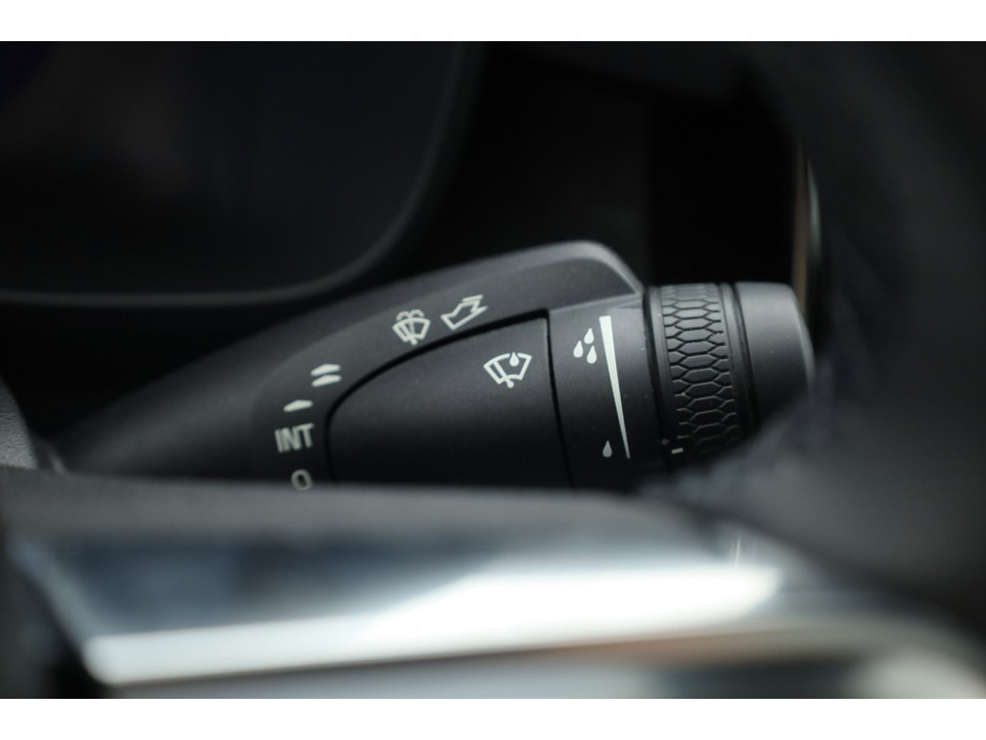 Volvo C40 Recharge Core 69 kWh | Trekhaak | Panorama dak | Stoel + stuurverwarming | Warmtepomp | all season |
