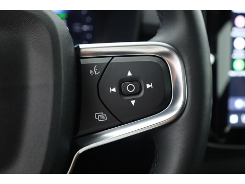 Volvo C40 Recharge Core 69 kWh | Trekhaak | Panorama dak | Stoel + stuurverwarming | Warmtepomp | all season |