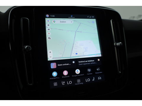 Volvo C40 Recharge Core 69 kWh | Trekhaak | Panorama dak | Stoel + stuurverwarming | Warmtepomp | all season |