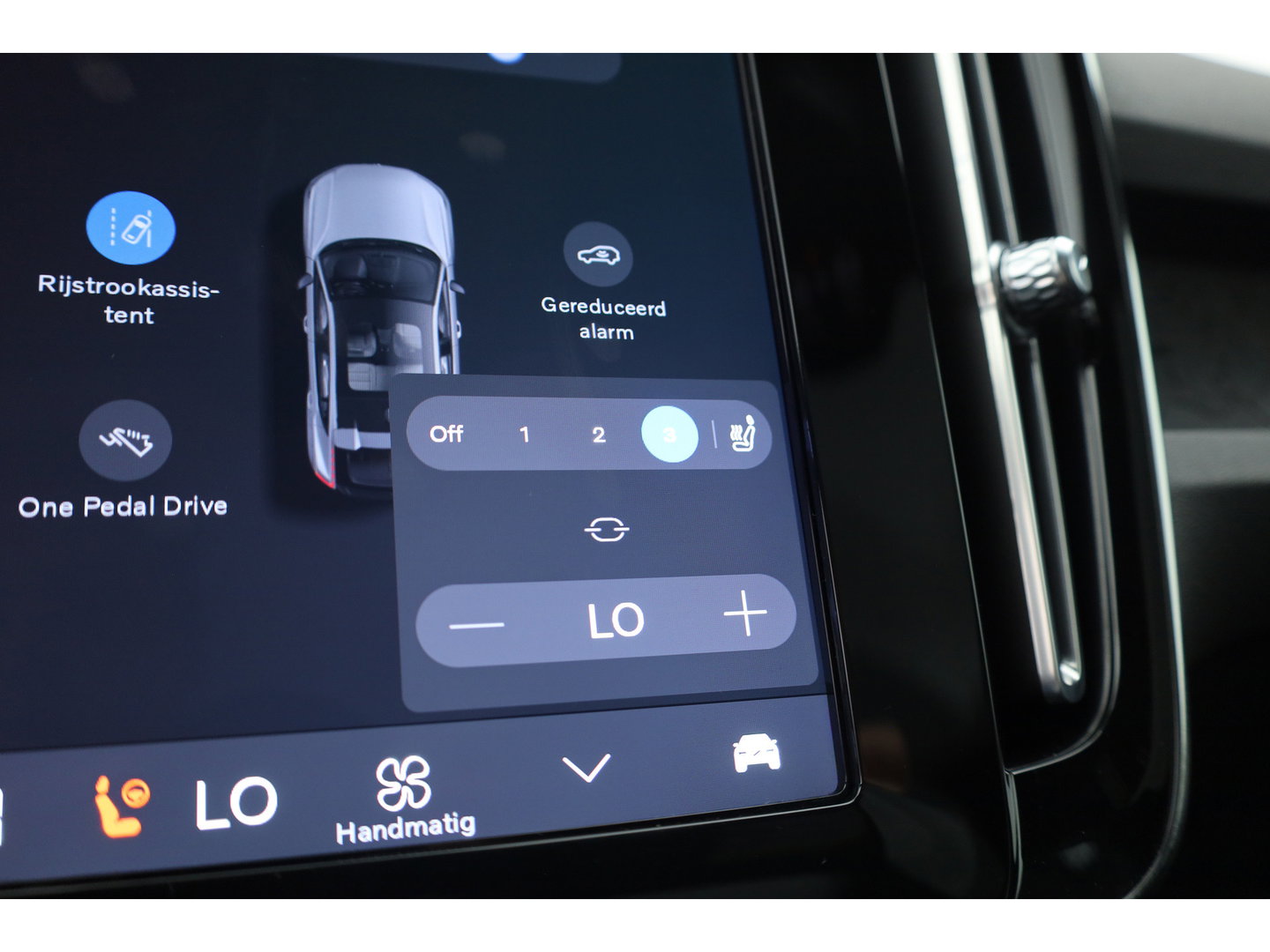 Volvo C40 Recharge Core 69 kWh | Trekhaak | Panorama dak | Stoel + stuurverwarming | Warmtepomp | all season |