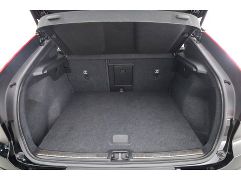 Volvo C40 Recharge Core 69 kWh | Trekhaak | Panorama dak | Stoel + stuurverwarming | Warmtepomp | all season |
