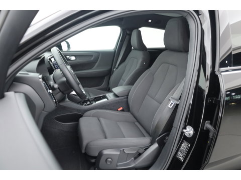 Volvo C40 Recharge Core 69 kWh | Trekhaak | Panorama dak | Stoel + stuurverwarming | Warmtepomp | all season |