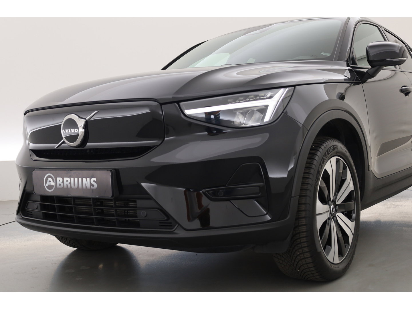 Volvo C40 Recharge Core 69 kWh | Trekhaak | Panorama dak | Stoel + stuurverwarming | Warmtepomp | all season |
