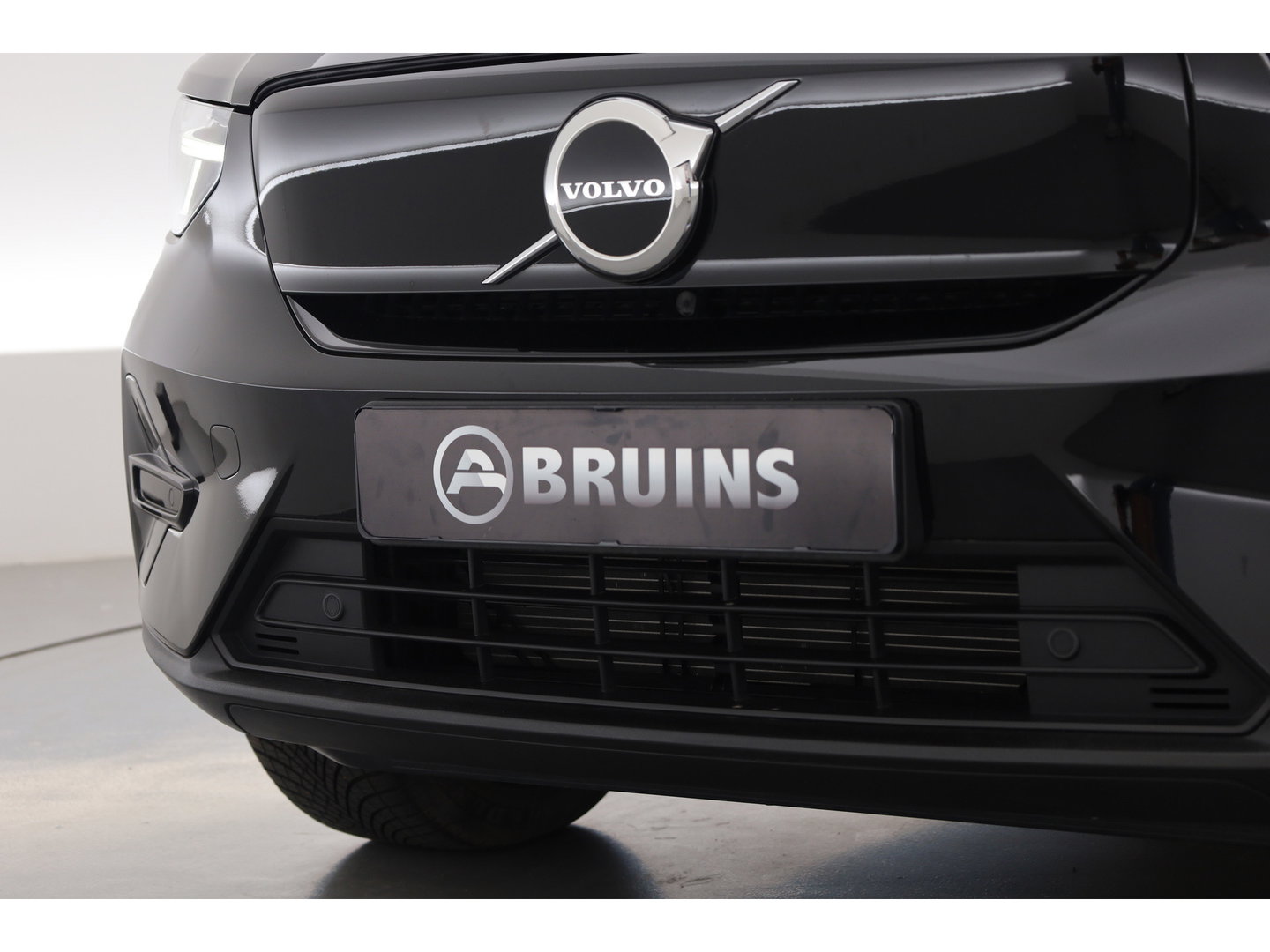 Volvo C40 Recharge Core 69 kWh | Trekhaak | Panorama dak | Stoel + stuurverwarming | Warmtepomp | all season |
