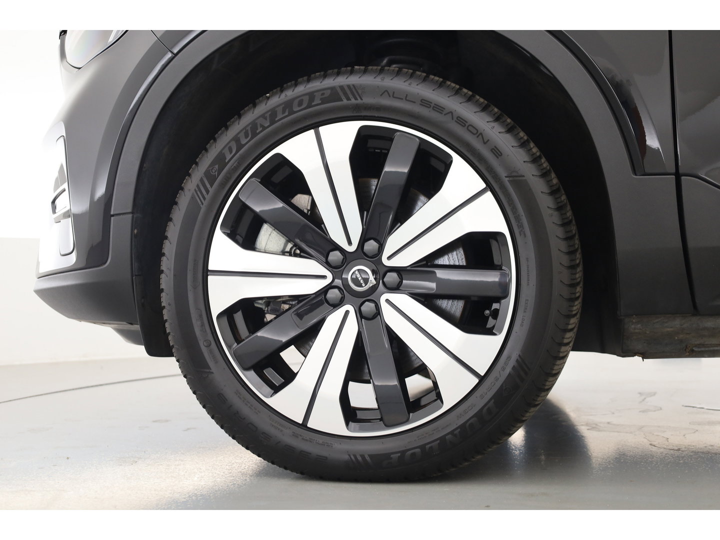 Volvo C40 Recharge Core 69 kWh | Trekhaak | Panorama dak | Stoel + stuurverwarming | Warmtepomp | all season |